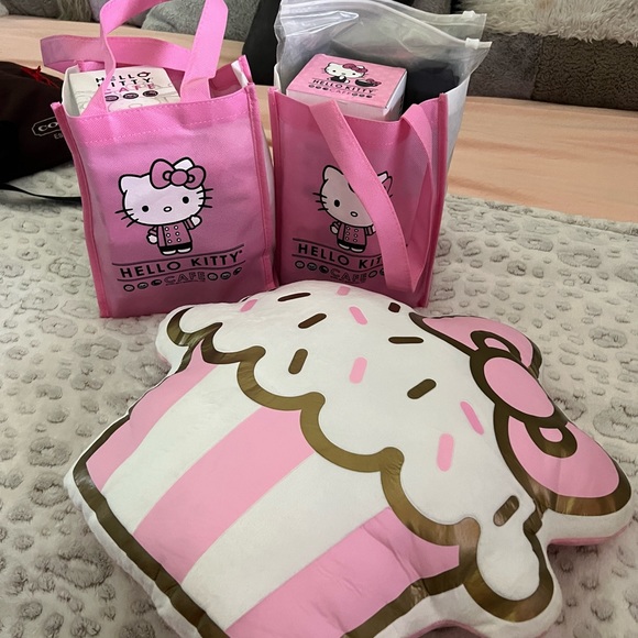 Hello Kitty items from Hello Kitty Cafe Truck from 2017 - Picture 2 of 16